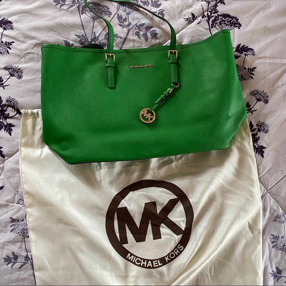 MK Large Jet Set Saffino Leather Tote in Green